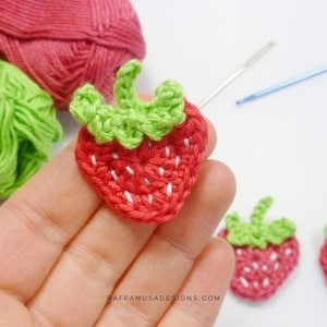 Crochet Pattern - Strawberry Applique Embellishment
