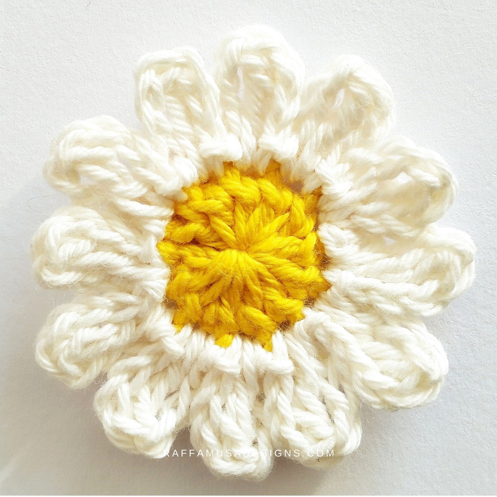 Crochet Pattern Daisy Flower Applique in Two Sizes Etsy