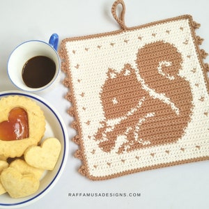 Crochet Pattern ~ Squirrel Potholder - Tapestry Crochet Hot Pad - Kitchen Decor - Trivet Pattern