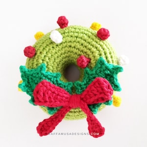 Crochet Pattern - Christmas Wreath Amigurumi - Doughnut Hanging Ornament - Christmas Tree Ornaments