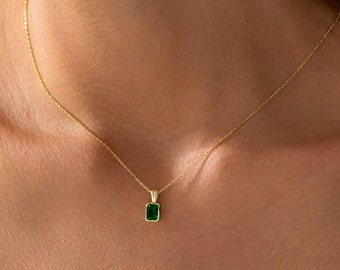 14k Solid Gold Rectangle Emerald Necklace, Minimalist Necklace , Emerald Necklace , Mothers Day Gift , Gift for grandma , Mother neckace