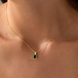 14k Solid Gold Rectangle Emerald Necklace, Minimalist Necklace , Emerald Necklace , Mothers Day Gift , Gift for grandma , Mother neckace