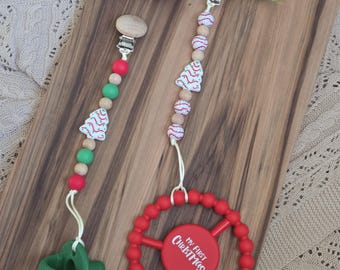 Pastel de árbol de Navidad / Clip para chupete de pastel de árbol de Navidad / Clip para chupete navideño / Clip para chupete festivo / Regalo de Navidad para bebé / Chupete para chupete