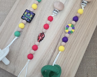 Clip para chupete de Mardi Gras / Clip para chupete de cangrejo de río / Bebé King Cake / Bebé Mardi Gras / Bebé Nueva Orleans / Regalos para bebé / Baby Shower