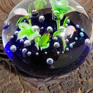 Awesome Murano Style Art Glass Paperweight with Frogs on Lilypad Design, Polished Base