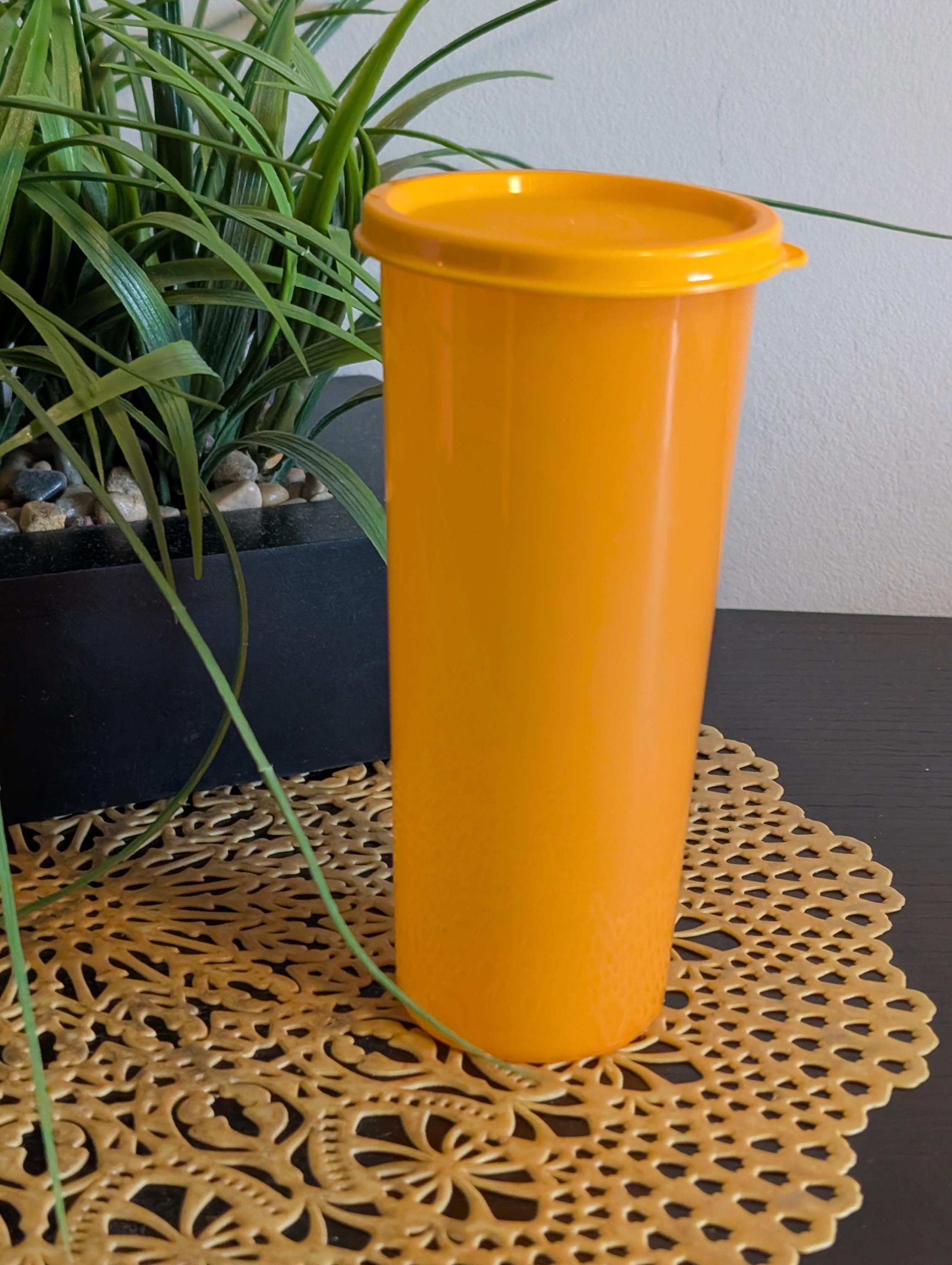 Awesome Orange Tupperware 5107 16oz Seal-tight Lidded Tumbler