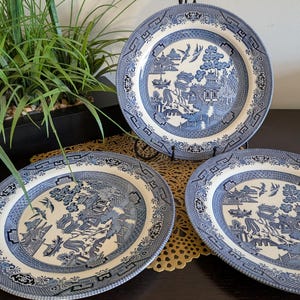 Vintage Churchill England &#39;Blue Willow&#39; 10&quot; Dinner Plate, Microwave and Dishwasher Safe