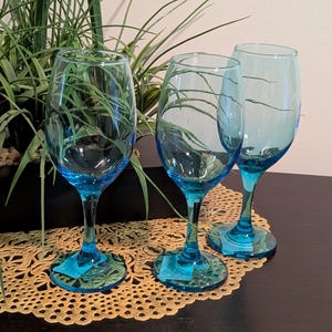 Awesome Cristar Rioja Electric Blue 13oz Water Goblet Set of 3, Original Makers Stickers Present