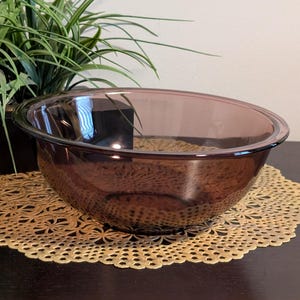 Pyrex 325 Smokey Translucent Cranberry Flat Rim 2.5L Mixing Bowl, USA