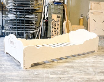 Montessori-bedframe wolk, peutervloer, houten kinderbed