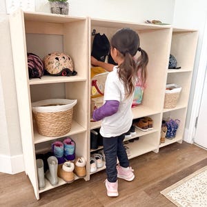 Armadio Montessori per riporre i vestiti dei bambini, mobile in legno per travestimenti, guardaroba per la cameretta dei bambini HARPER V3