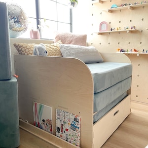 Montessori golvsäng trämöbler barn dagbädd småbarn dagbädd golvsäng soffa bas nugget soffa figgy soffa nugget möbler - NICOLE