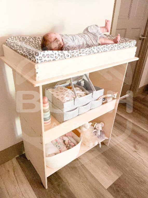 Cambiador de bebé, madera, blanco Atmosphera  Práctico y funcional, el  cambiador infantil Atmosphera for kids te hará la vida más fácil a la hora  de cambiar a tu hijo.Mueble de gran