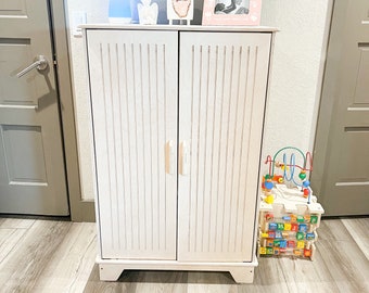 Kleinkind Kommode für Kinder Kleidung Montessori Kleiderschrank für Kleinkind Dress Up Armoire für Kinderzimmer HENNY