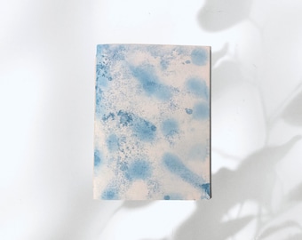 Cuaderno de bocetos / diario índigo encuadernado a mano