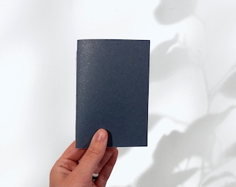 Cuaderno de bocetos/Diario mini azul marino encuadernado a mano