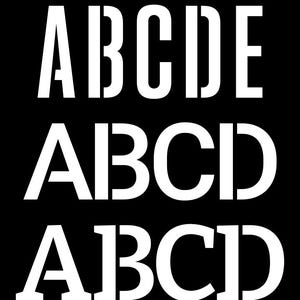 Puede incluir: Un gráfico digital con tres filas de letras blancas estilo plantilla sobre un fondo negro. El texto dice TypePraxis, STENCIL LETTERS y SVG / DXF Cut Files. Cada fila muestra variaciones de las letras A, B, C, D y E en diferentes tipografías.