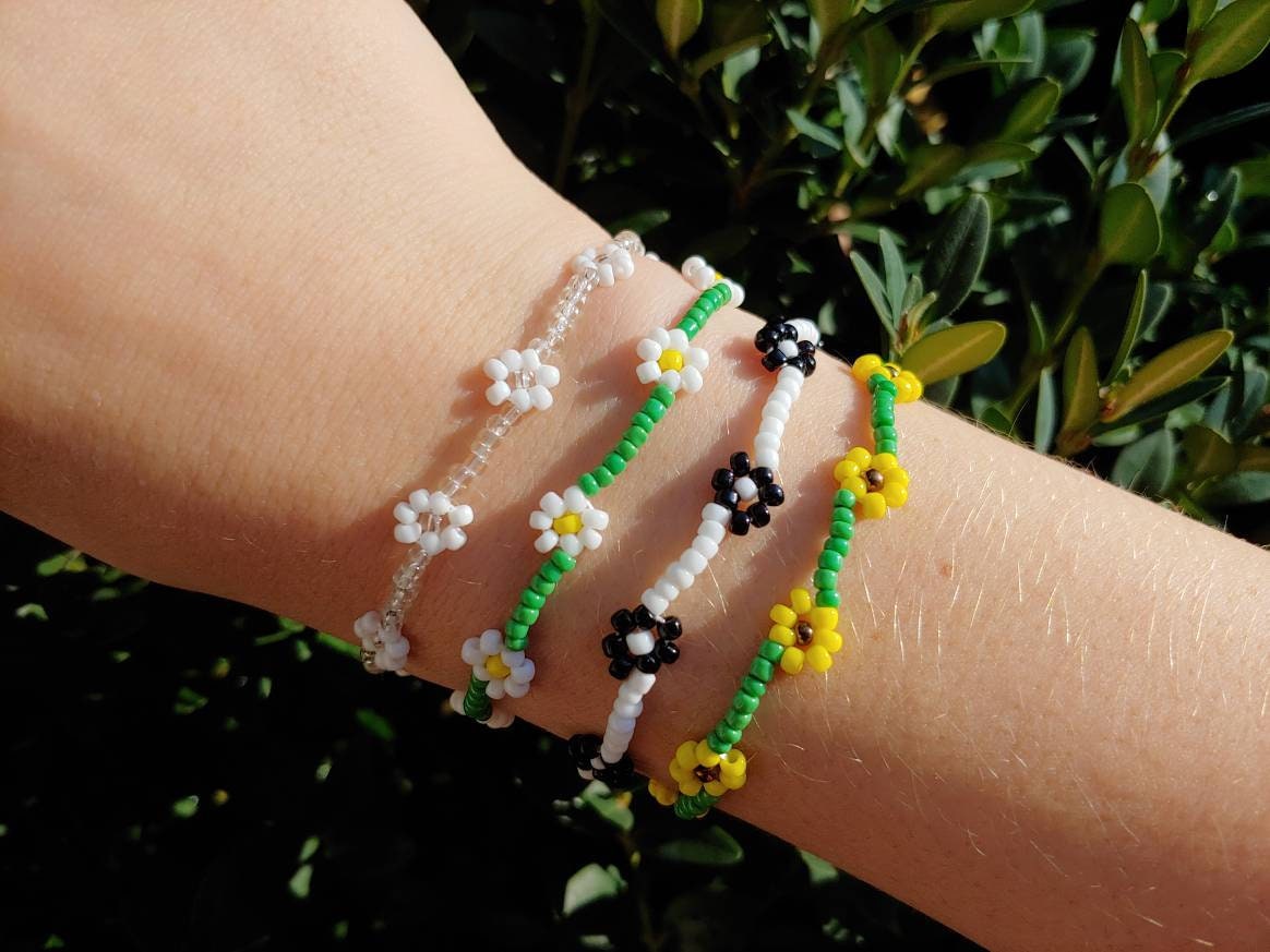 Stretch Cord Flower Seed Bead Bracelet, Daisy Chain Bracelet, Sunflower,  Seed Bead Jewelry, Beaded Bracelet, Stretchy Bracelets, Seed Bead 