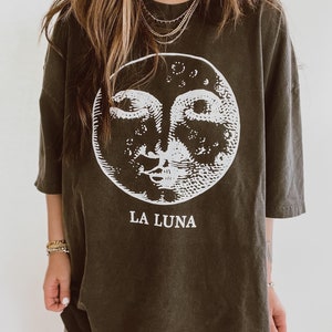 La luna Oversized Graphic Tee, Vintage Style Tee, Oversized T-Shirt, Comfort Colors Shirt, Retro Shirt