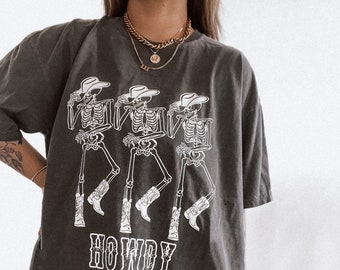 Howdy Skeleton Western Skull Bohemian Retro Vintage Comfort Colors Graphic Tee | Retro Graphic Tee | Grunge Hippie Boho Graphic Tee