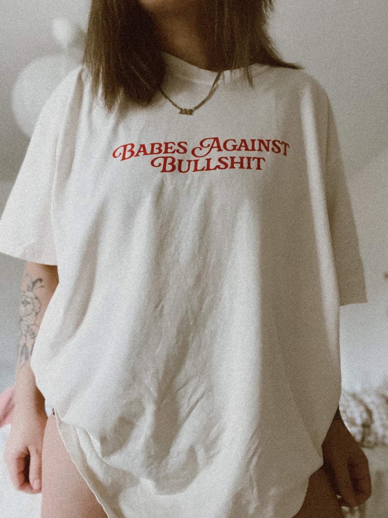 T-shirt couleurs confort Babes Against Bullshit, chemise girl power féministe, droits de la femme, t-shirt esthétique tendance image 6