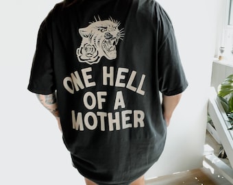 One Hell of A Mother Tee, Trendy Mom Life Tee, Chemise Grunge, Tee-shirt couleurs confort, cadeau de la fête des Mères