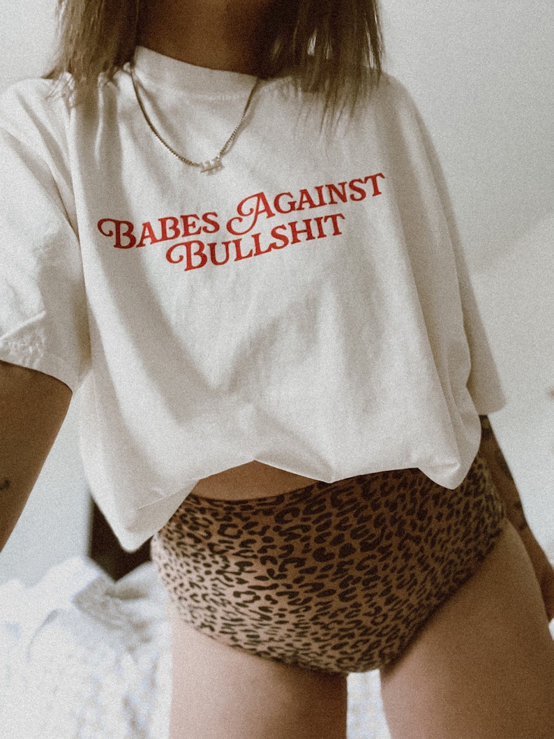 T-shirt couleurs confort Babes Against Bullshit, chemise girl power féministe, droits de la femme, t-shirt esthétique tendance image 3