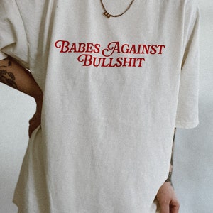 T-shirt couleurs confort Babes Against Bullshit, chemise girl power féministe, droits de la femme, t-shirt esthétique tendance image 4