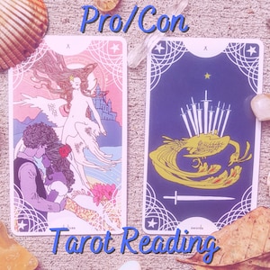 Op de afbeelding: Twee tarotkaarten met illustraties, een met een stel en een gevleugelde figuur, de andere met zwaarden en een vogelontwerp. De tekst "Pro/Con" en "Tarot Reading" staat op de afbeelding. De kaarten zijn omringd door kristallen en schelpen.