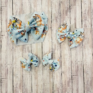 Bluey - Printed Baby Girl Bows, Stretchy Headwrap, Headband, Preemie, Newborn, Baby, Toddler. Piggies Clips, Bows on Nylon