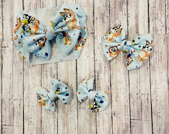 Bluey - Printed Baby Girl Bows, Stretchy Headwrap, Headband, Preemie, Newborn, Baby, Toddler. Piggies Clips, Bows on Nylon