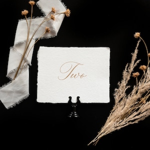 Numero di tavolo elegante in oro - Numero di tavolo di nozze Carta decorata a mano