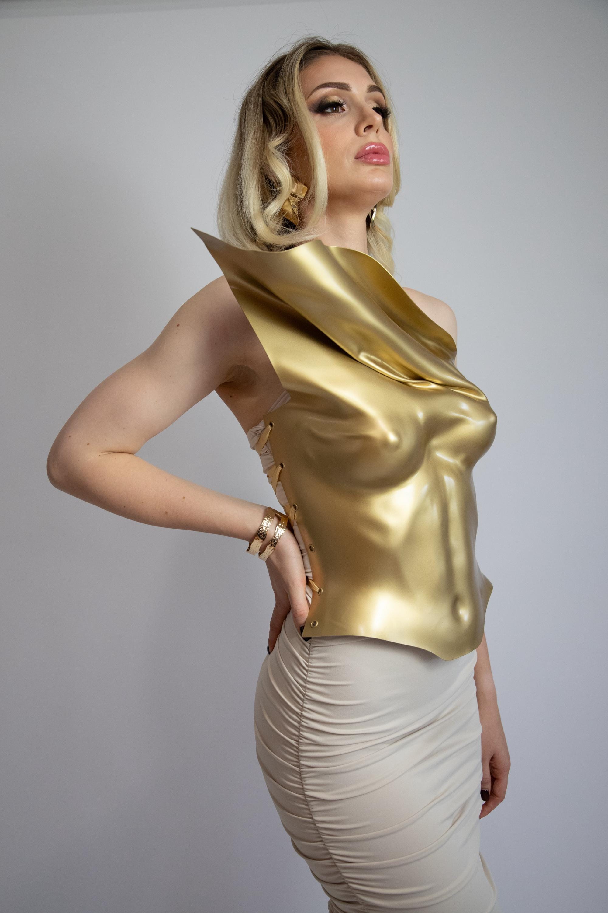 Top corsé escultural dorado: bustier de un solo hombro para fiesta de graduación