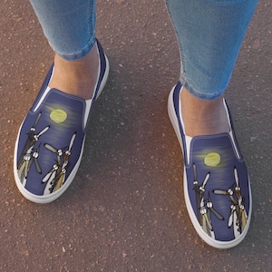 Zapatos de lona sin cordones para mujer / lindos zapatos de galgo / zapatos con estampado integral / ropa de galgo / regalo de galgo / galgos aullando