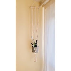 Wand-Makramee-Pflanzenhänger auf Holzdübel, minimalistischer Boho-Pflanzenhalter für Zimmerpflanzen