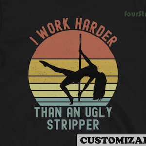 Eu trabalho mais do que um humor de sarcasmo de stripper feio camiseta