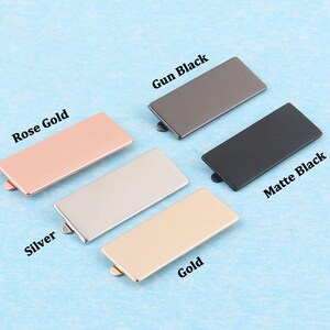 Etiquetas para bolsos personalizadas, etiquetas rectangulares de metal de 2 pulgadas en blanco en oro rosa/negro mate con patas, grabadas con láser personalizadas para artículos hechos a mano