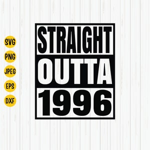以下が含まれることがあります： 「STRAIGHT OUTTA 1996」というテキストが入った白黒のグラフィックデザインです。
