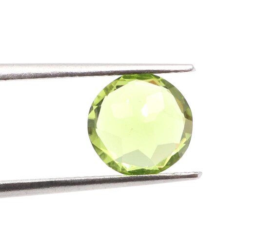 Natural Peridot Gemstone: 9x9mm Round Faceted August Birthstone