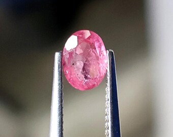 Pink Spinel Gemstone: 1 Ct Faceted Oval Cut, 7x5 mm