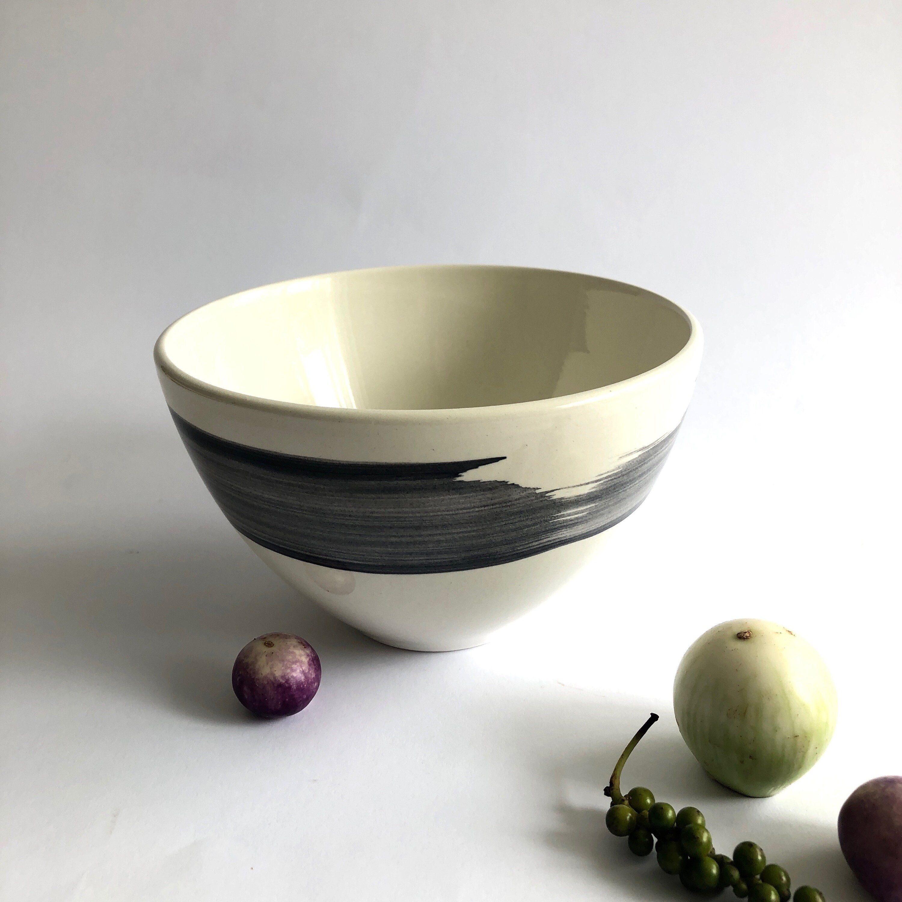 Alta qualità Ciotola Creativa Grande capacità Retro Black Ceramic Ramen Ciotola Irregolare Big Profonda Soup Bowl Fruit Salad Bowl Articoli for la tavola 