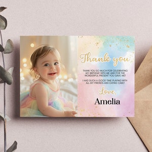 Tarjeta de agradecimiento con foto de arcoíris pastel editable, tarjeta de agradecimiento de cumpleaños con arcoíris en acuarela, plantilla para fiesta de primer cumpleaños de niña. P005