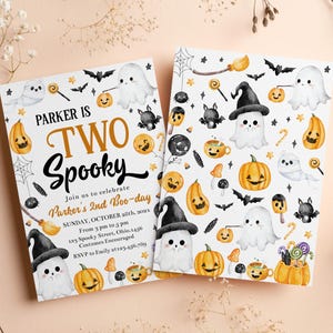 以下が含まれることがあります： ハロウィーンをテーマにした2枚の長方形の招待状。水彩画風の幽霊、カボチャ、コウモリ、クモのイラストが描かれています。テキストには「Parker is Two Spooky, join us to celebrate Parker's 2nd Boo-day, Sunday, October 28th, 202X, 123 Spooky Street, Ohio」と記載されています。