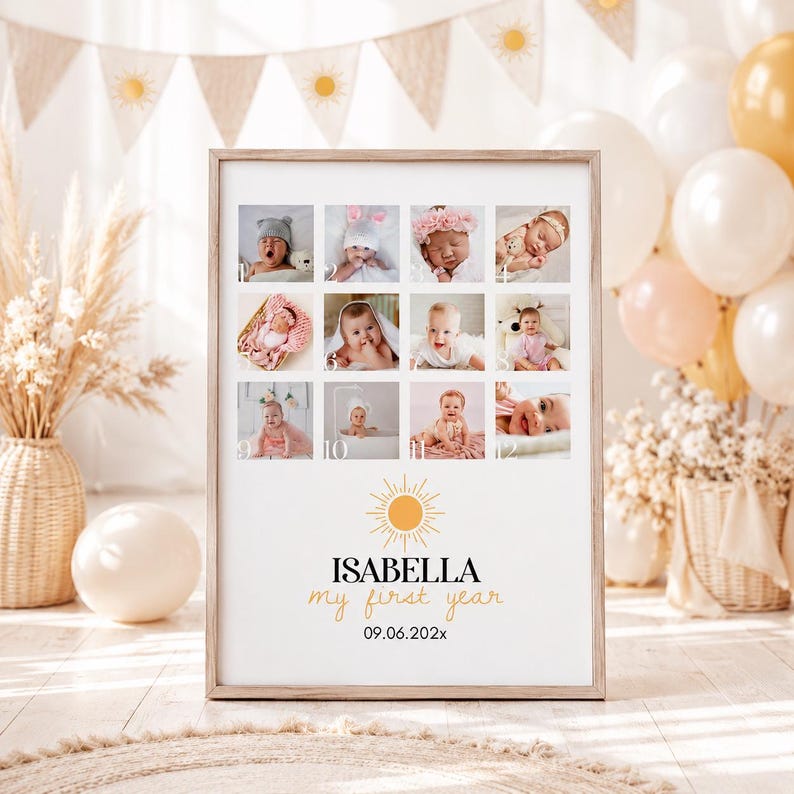 Puede incluir: Un marco de madera rectangular que contiene un collage de doce fotograf&iacute;as de beb&eacute;s dispuestas en una cuadr&iacute;cula, numeradas del uno al doce. Debajo de las fotos hay un icono de sol amarillo, el nombre ISABELLA, el texto my first year y la fecha 09.06.202x.