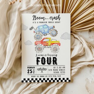 Puede incluir: Una tarjeta de invitaci&oacute;n de cumplea&ntilde;os rectangular con ilustraciones en acuarela de un cami&oacute;n monstruo azul y uno rojo, nubes grises y banderas a cuadros negras. El texto dice Boom... crash IT'S A MONSTER TRUCK BASH! Lucas is turning FOUR.