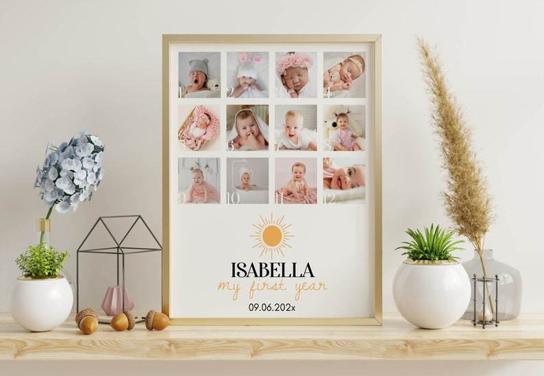 Puede incluir: Un collage impreso enmarcado en oro con doce fotograf&iacute;as individuales de beb&eacute;s numeradas del uno al doce. Debajo de las fotos hay un icono de sol amarillo, el nombre ISABELLA, el texto my first year y la fecha 09.06.202x en negro y amarillo.