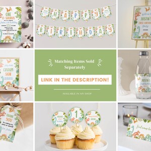 Op de afbeelding: Een set feestartikelen met dinosaurus-thema, bestaande uit een verjaardagsuitnodiging, een Happy Birthday-banner, welkomstborden, een waterfleslabel, bedankkaartjes, cupcake-toppers en naamkaartjes voor eten met kleurrijke dinosaurusillustraties.