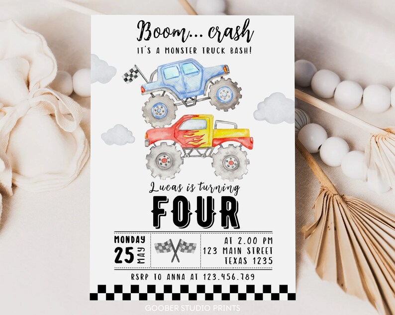 Puede incluir: Una tarjeta de invitaci&oacute;n rectangular con un cami&oacute;n monstruo azul apilado sobre un cami&oacute;n monstruo rojo y amarillo con llamas. El texto dice Boom... crash IT'S A MONSTER TRUCK BASH! Lucas is turning FOUR, Monday 25 May at 2.00 PM, 123 Main Street, Texas 1235.