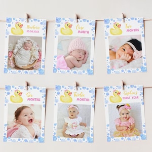 Op de afbeelding: Een set van zes baby-mijlpaalkaarten met een gele rubberen eend en blauwe aquarelbelletjes. Elke kaart heeft een foto van een baby en een mijlpaal, zoals "Nieuwgeborene", "Een maand", "Twee maanden", "Zes maanden", "Twaalf maanden" en "Sophia's eerste jaar".