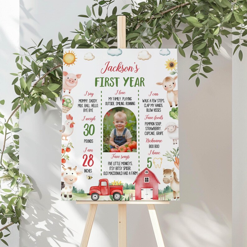 K&ouml;nnte beinhalten: Ein wei&szlig;-rotes Poster f&uuml;r den ersten Geburtstag mit einem Bauernhof-Thema. Das Poster zeigt ein Foto eines kleinen Jungen sowie Details zu seinem ersten Lebensjahr, darunter sein Gewicht, seine Gr&ouml;&szlig;e, seine Lieblingsessen und Lieder. Das Poster ist mit Bauernhoftieren, einem roten LKW und einem roten Stall verziert.
